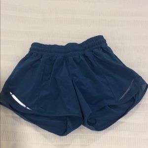 Lulu Lemon size 4 tall hotty hot short